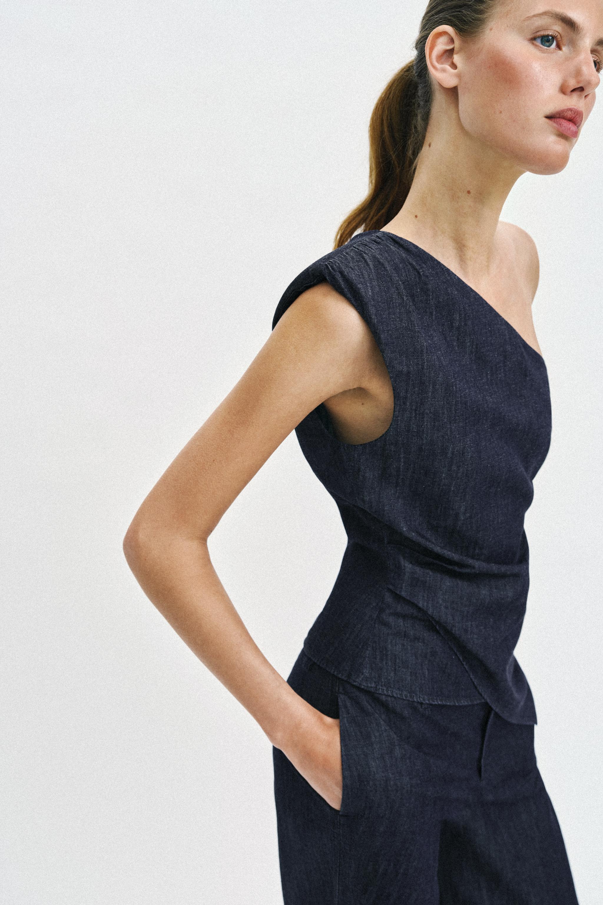ASYMMETRIC SHOULDER PAD LINEN BLEND TOP